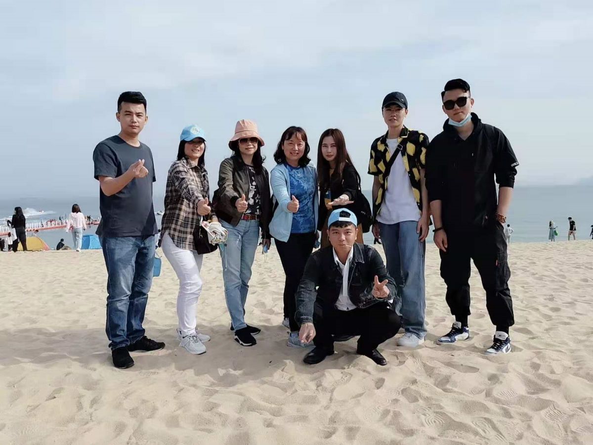 客户海边栈道秋游.jpg