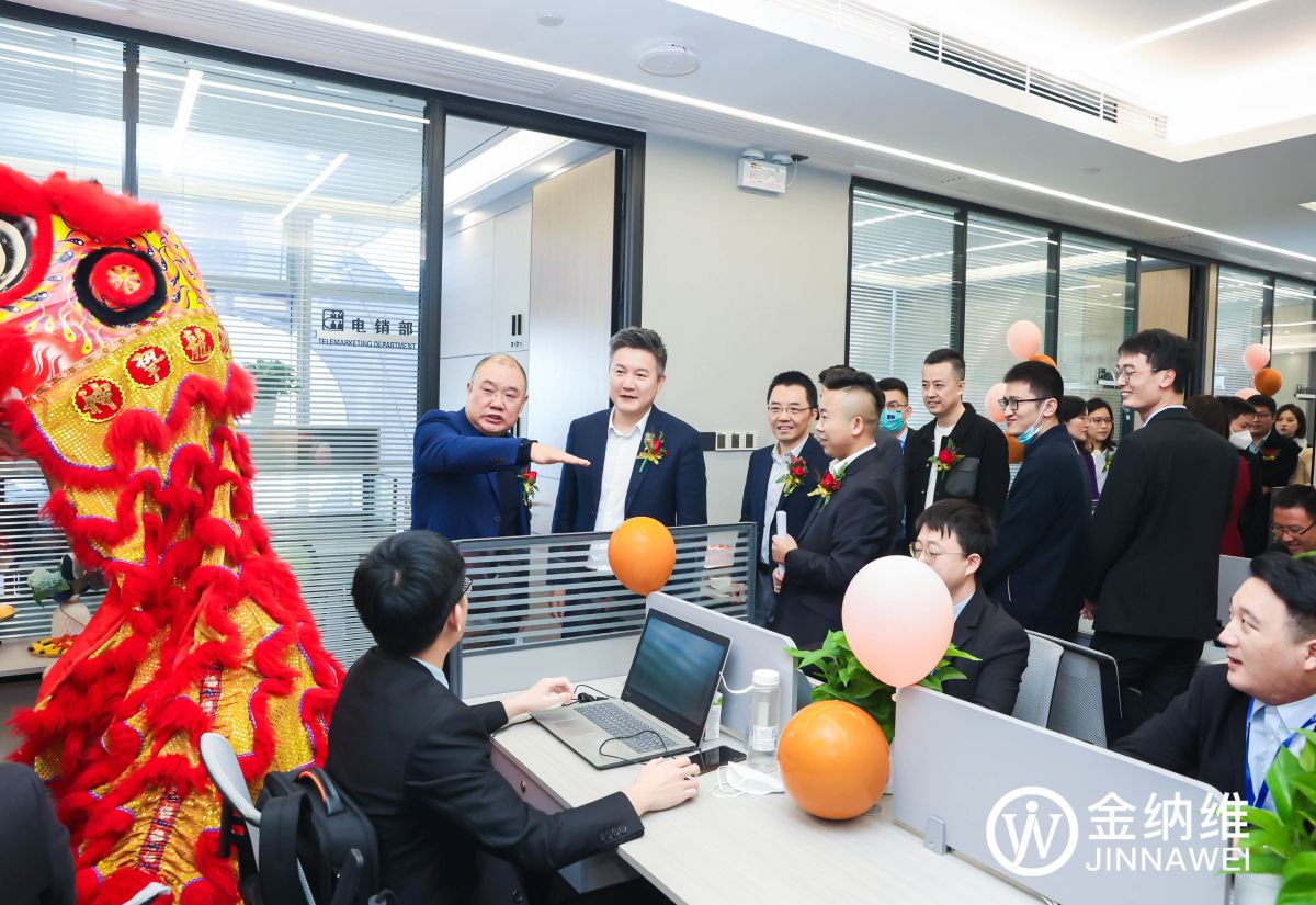 金蝶总裁参观金纳维办公区.jpg